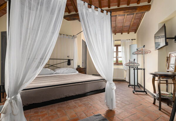 Podere Il Pozzangone, Lucignano: Autumn, Bedroom, Spring, Summer