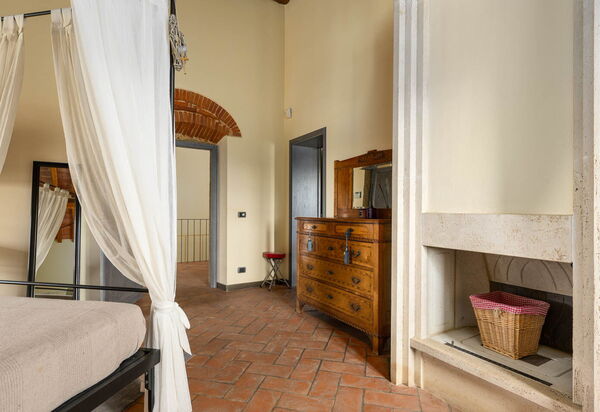 Podere Il Pozzangone, Lucignano: Autumn, Bedroom, Spring, Summer