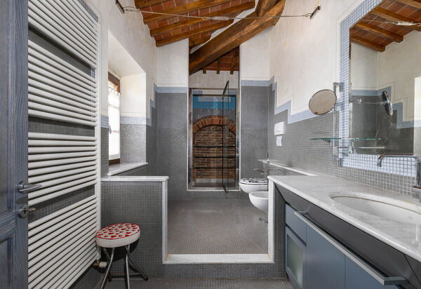 Podere Il Pozzangone, Lucignano: Autumn, Bathroom, Spring, Summer