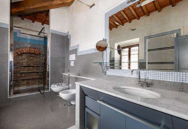 Podere Il Pozzangone, Lucignano: Autumn, Bathroom, Spring, Summer