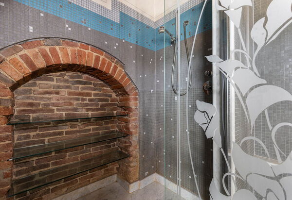 Podere Il Pozzangone, Lucignano: Autumn, Bathroom, Spring, Summer