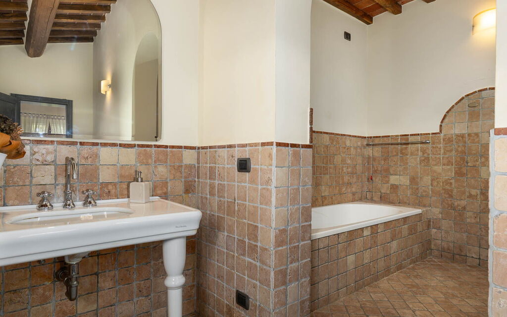 Podere Il Pozzangone, Lucignano: Autunno, Bagno, Estate, Primavera