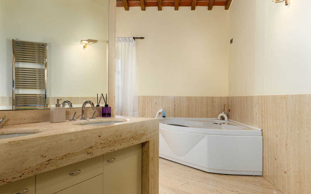 Podere Il Pozzangone, Lucignano: Autunno, Bagno, Estate, Primavera