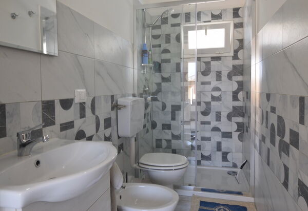 Villa Giugiola: Autumn, Bathroom, Spring, Summer