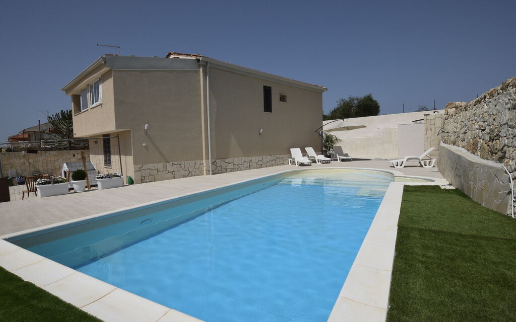 Villa Giugiola: all'aperto, Autunno, Balcone / Terrazza / Patio, Estate, Giardino, Piscina, Primavera