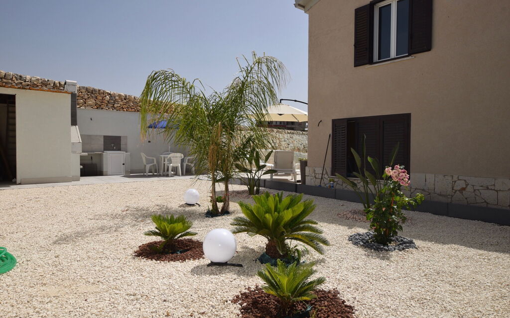 Villa Giugiola: all'aperto, Autunno, Balcone / Terrazza / Patio, Estate, Giardino, Primavera