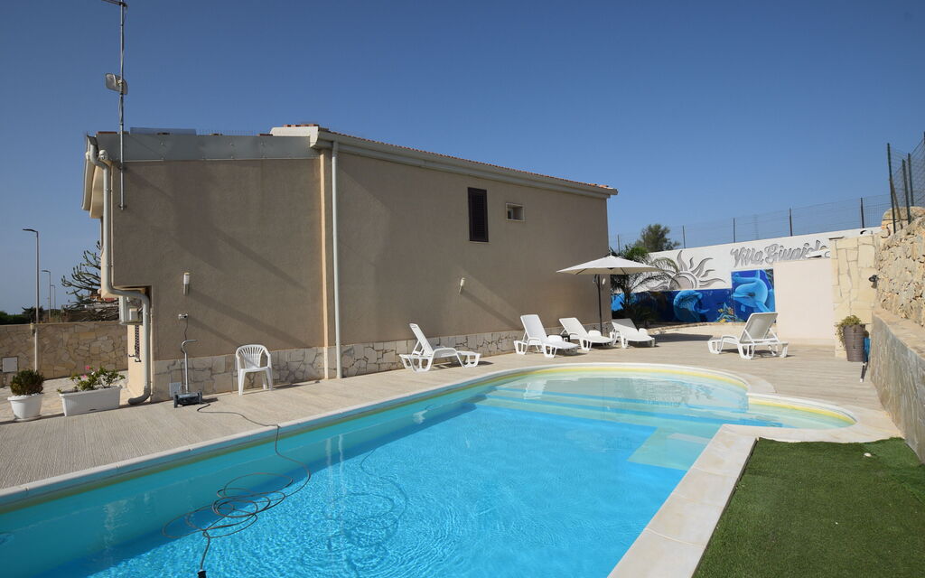 Villa Giugiola: all'aperto, Autunno, Balcone / Terrazza / Patio, Estate, Giardino, Piscina, Primavera