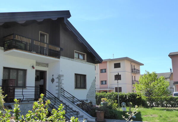 House Angy: Autunno, Entrata Principale, Estate, Giardino, Primavera