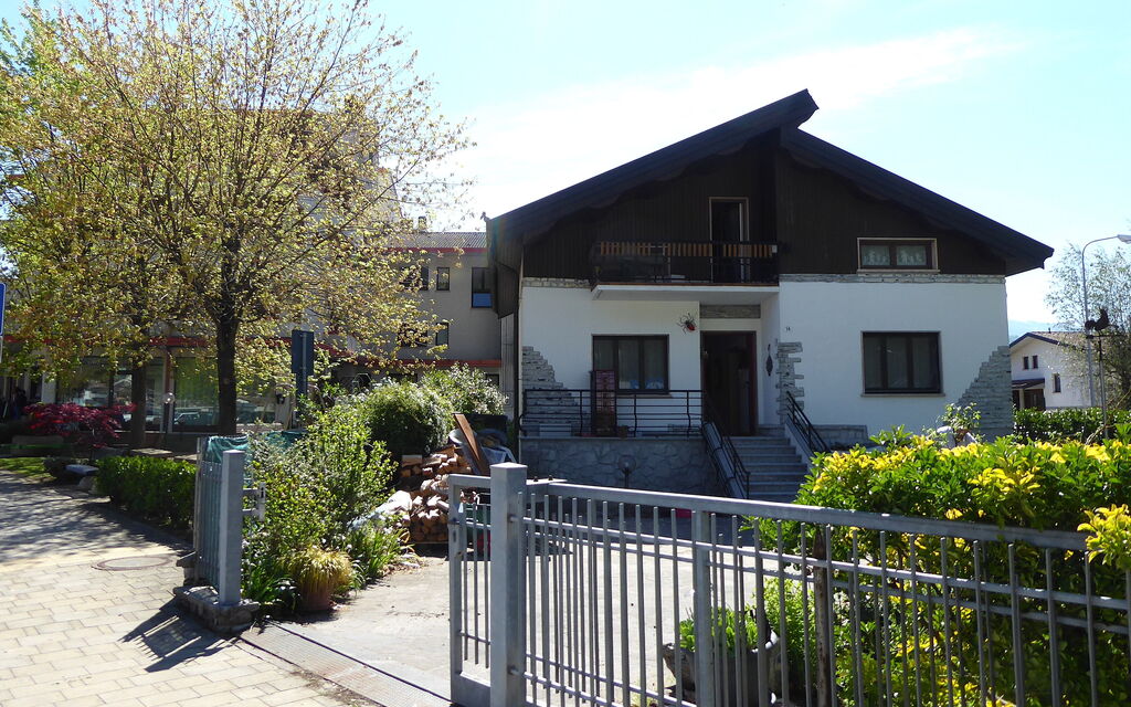 House Angy: Autumn, Main Entrance, Spring, Summer