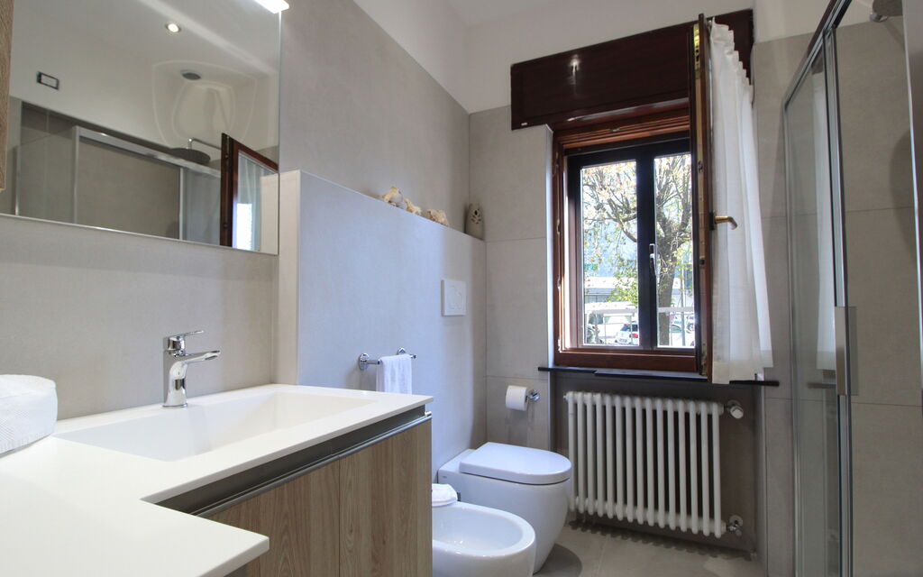 House Angy: Autumn, Bathroom, Spring, Summer