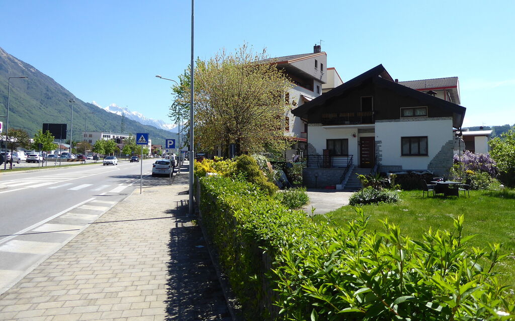 House Angy: Autumn, Main Entrance, Spring, Summer