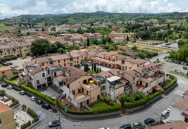 Terrazza sulla Luna, Casciana Terme: Autumn, Building Exterior, Spring, Summer