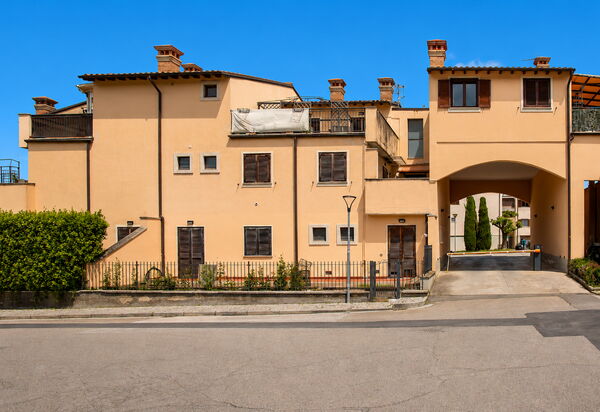 Terrazza sulla Luna, Casciana Terme: Autumn, Main Entrance, Spring, Summer