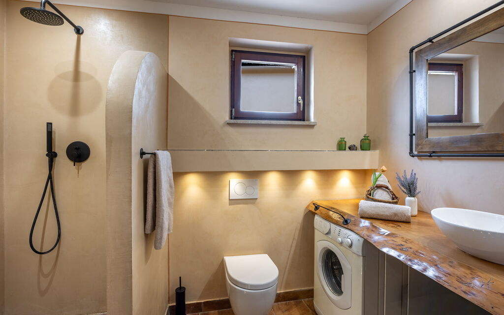 Terrazza sulla Luna, Casciana Terme: Autumn, Bathroom, Spring, Summer