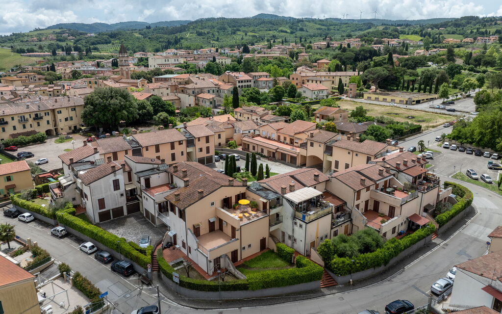 Terrazza sulla Luna, Casciana Terme: Autumn, Building Exterior, Spring, Summer
