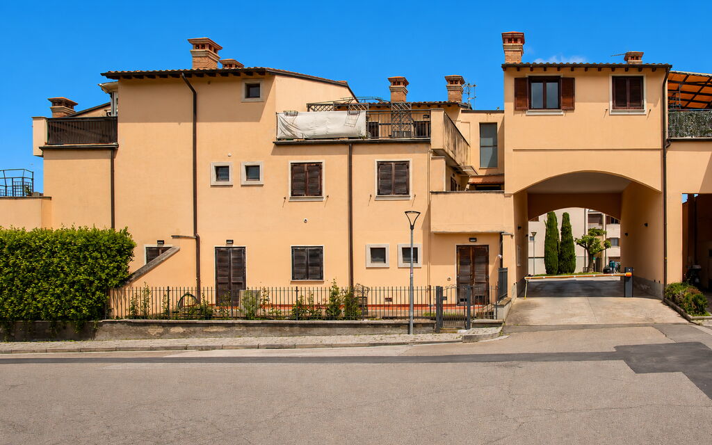 Terrazza sulla Luna, Casciana Terme: Autumn, Main Entrance, Spring, Summer