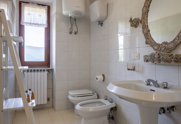 Il Cipresso, Casa dei Nonni, Cortona: Autumn, Bathroom, Spring, Summer