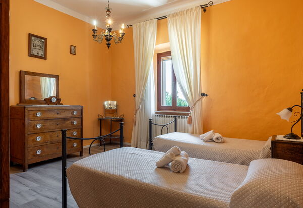 Il Cipresso, Casa dei Nonni, Cortona: Autumn, Bedroom, Spring, Summer