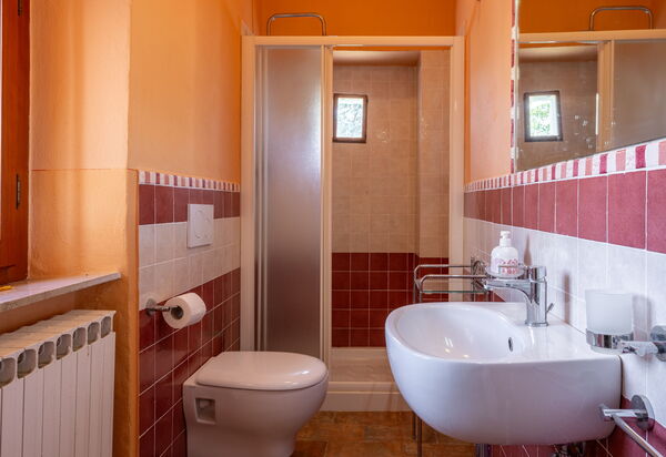 Il Cipresso, Casa dei Nonni, Cortona: Autumn, Bathroom, Spring, Summer