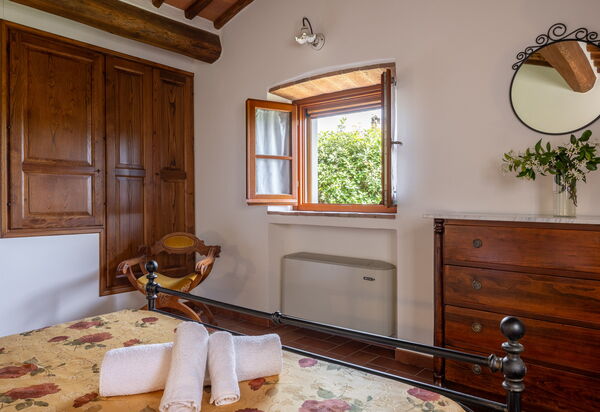 Il Cipresso, Casa Lucia, Cortona: Autumn, Bedroom, Spring, Summer