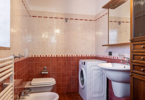 Il Cipresso, Casa Lucia, Cortona: Autumn, Bathroom, Spring, Summer