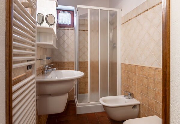 Il Cipresso, Casa Martina, Cortona: Autumn, Bathroom, Spring, Summer