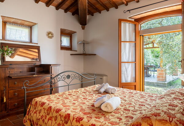 Il Cipresso, Casa Martina, Cortona: Autumn, Bedroom, Spring, Summer