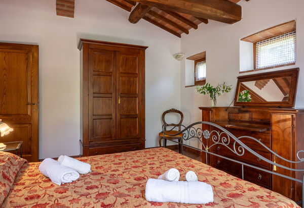 Il Cipresso, Casa Martina, Cortona: Autumn, Bedroom, Spring, Summer