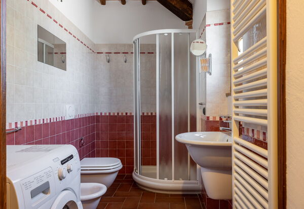 Il Cipresso, Casa Martina, Cortona: Autumn, Bathroom, Spring, Summer