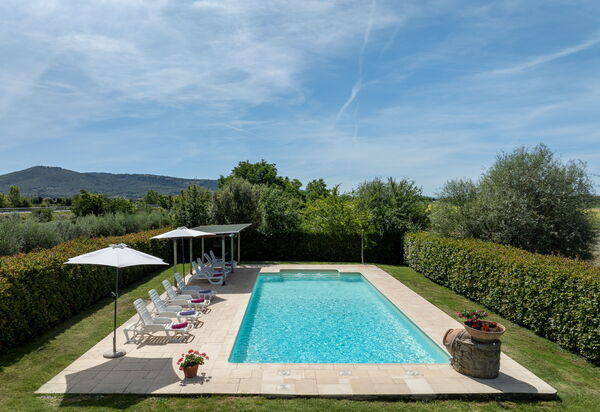Il Cipresso, Casa Martina, Cortona: Autumn, Pool, Spring, Summer