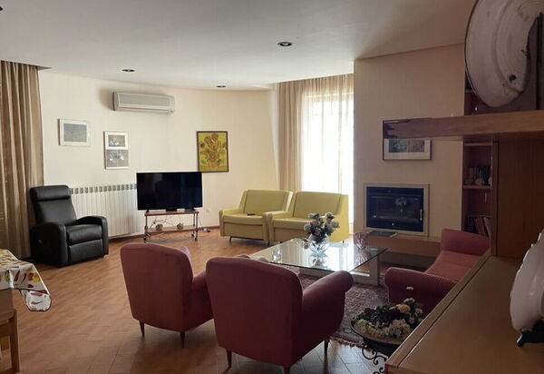 Villa Billona: Autumn, Dining Room, Living Room, Spring, Summer