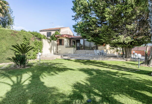 Villa Billona: Autumn, Balcony / Terrace / Patio, Garden, Spring, Summer