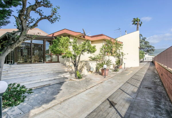 Villa Billona: Autumn, Balcony / Terrace / Patio, Garden, Spring, Summer