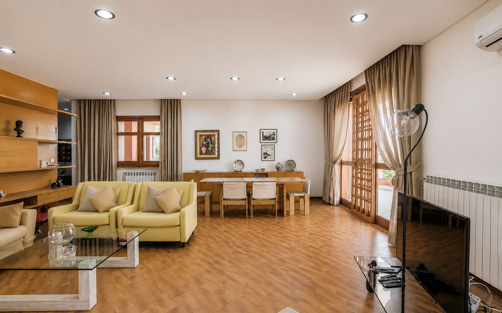 Villa Billona: Autumn, Living Room, Spring, Summer