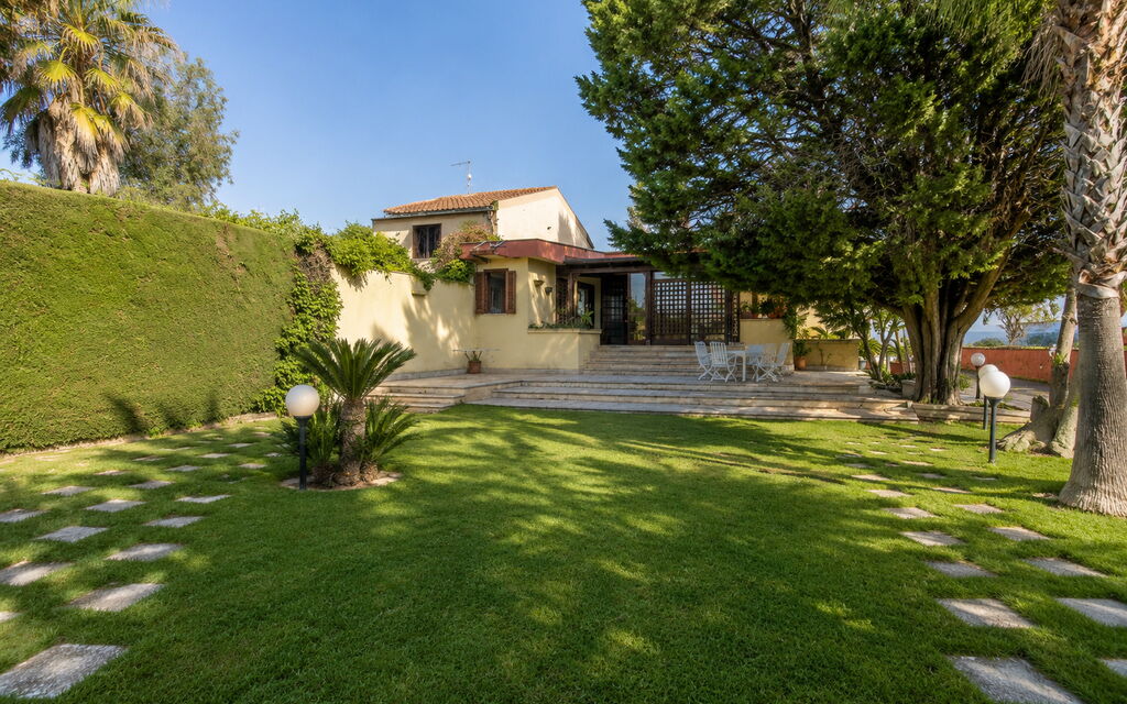 Villa Billona: Autumn, Garden, Spring, Summer