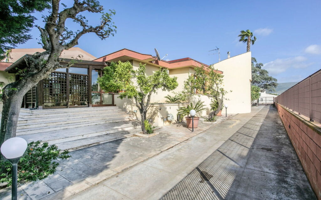 Villa Billona: Autunno, Balcone / Terrazza / Patio, Estate, Giardino, Primavera