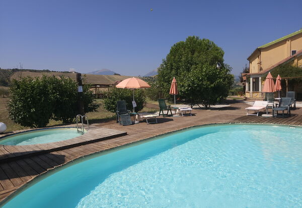 Casale dei Ciliegi: Autumn, Pool, Spring, Summer, Winter
