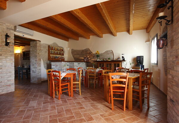 Casale dei Ciliegi: Autumn, Room Detail, Spring, Summer