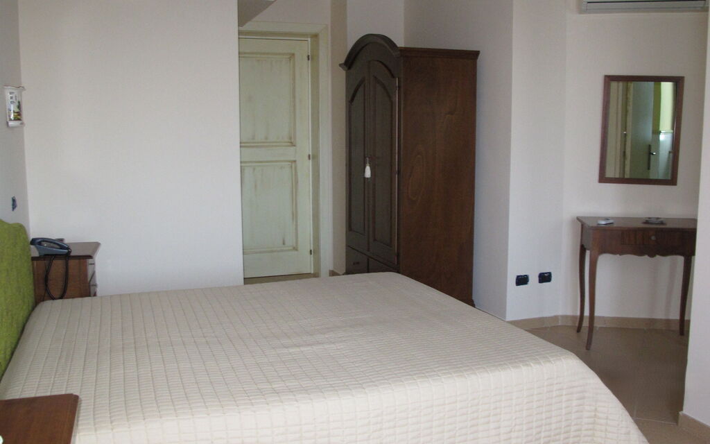 Casale dei Ciliegi: Autumn, Bedroom, Spring, Summer