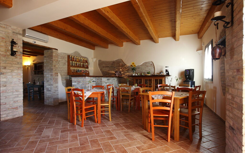 Casale dei Ciliegi: Autumn, Room Detail, Spring, Summer