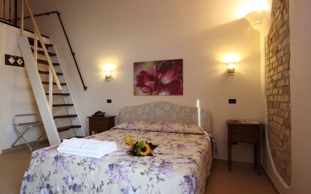 Casale dei Ciliegi: Autumn, Bedroom, Spring, Summer