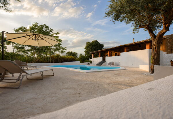 Villa Chiaramonte Gulfi: Autumn, Pool, Spring, Summer