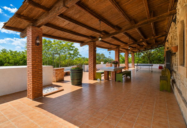 Villa Chiaramonte Gulfi: Autumn, Main Entrance, Spring, Summer