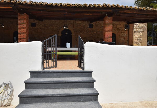 Villa Chiaramonte Gulfi: Autumn, Main Entrance, Spring, Summer