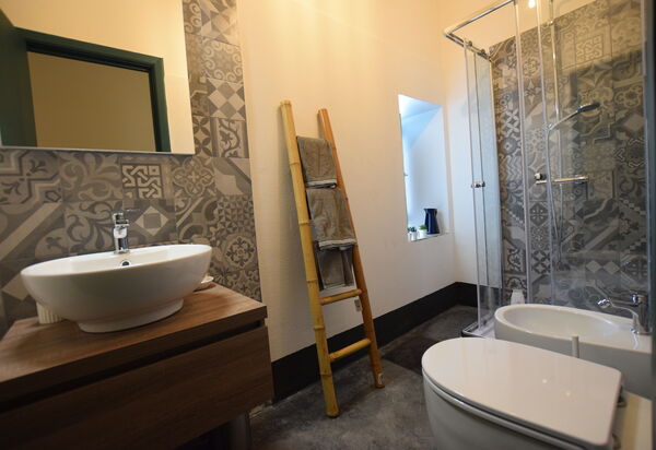 Villa Chiaramonte Gulfi: Autumn, Bathroom, Spring, Summer