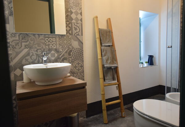 Villa Chiaramonte Gulfi: Autumn, Bathroom, Spring, Summer