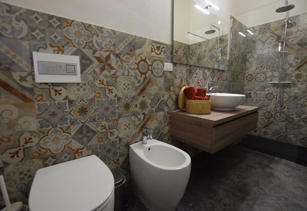 Villa Chiaramonte Gulfi: Autumn, Bathroom, Spring, Summer