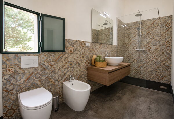 Villa Chiaramonte Gulfi: Autumn, Bathroom, Spring, Summer