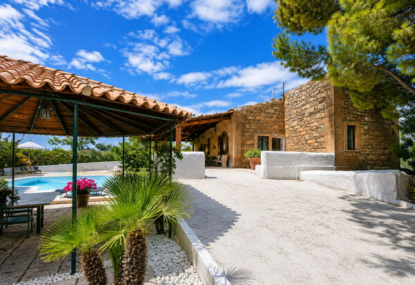 Villa Chiaramonte Gulfi: Autumn, Pool, Spring, Summer
