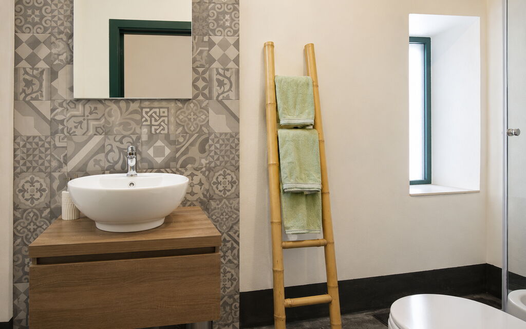 Villa Chiaramonte Gulfi: Autumn, Bathroom, Spring, Summer